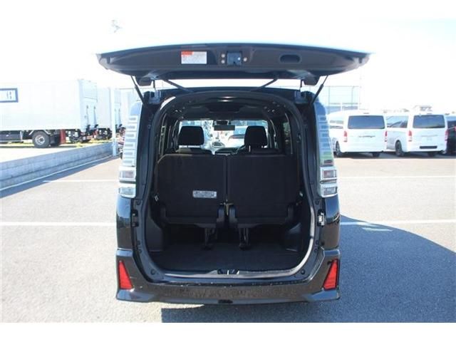 VOXY HYBRID