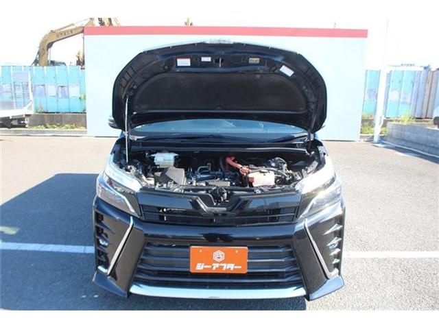 VOXY HYBRID