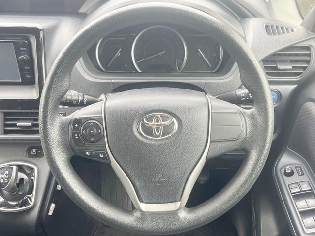 VOXY HYBRID