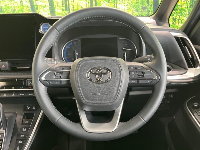 VOXY HYBRID