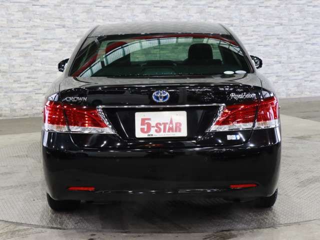 CROWN sedan hybrid