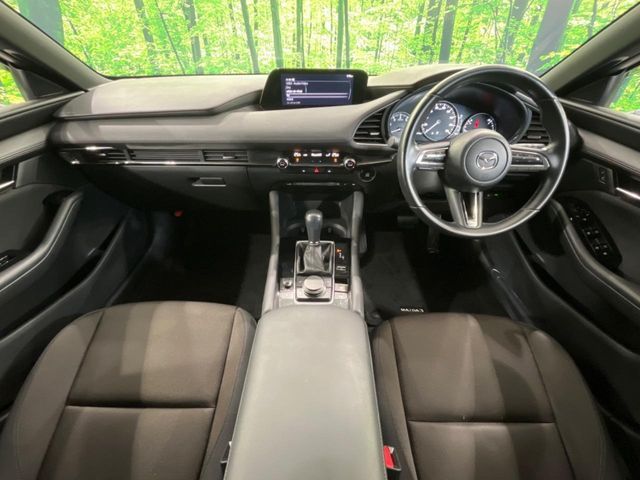 MAZDA3 FASTBACK