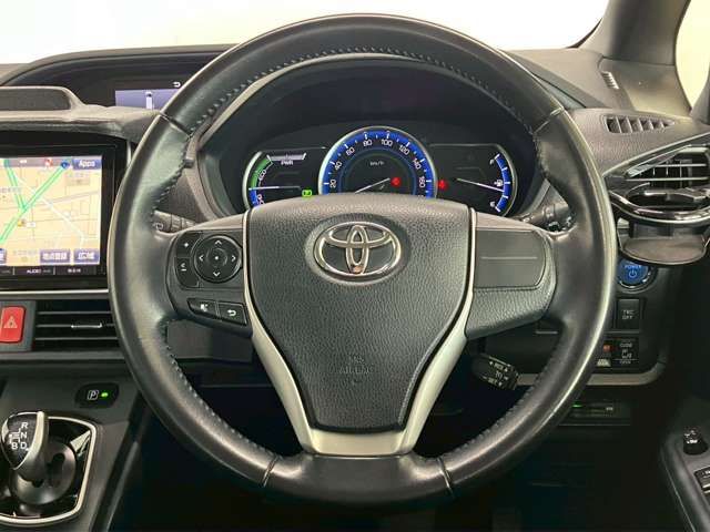 VOXY HYBRID