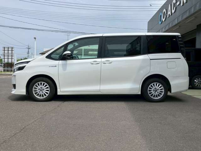 VOXY HYBRID