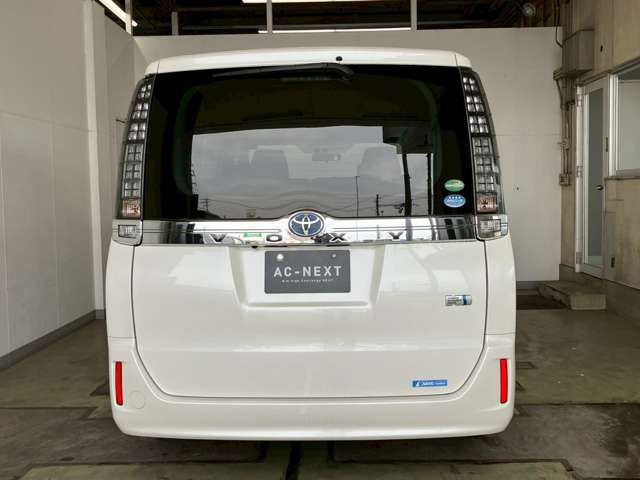 VOXY HYBRID