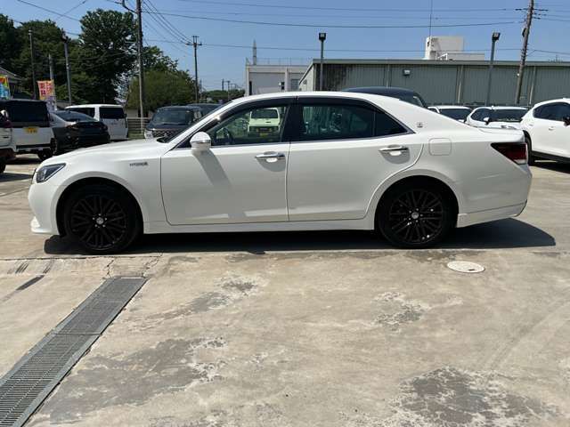 CROWN sedan hybrid 4WD