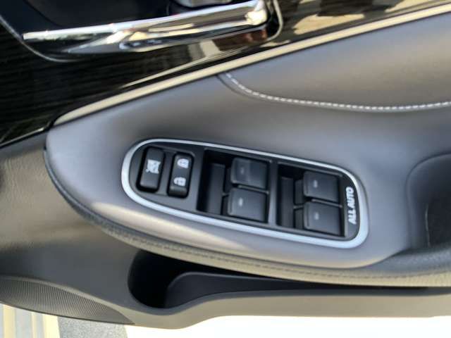 CROWN sedan hybrid 4WD