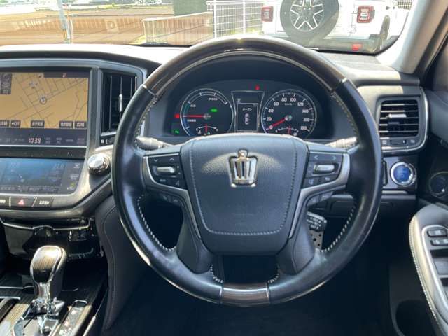 CROWN sedan hybrid 4WD