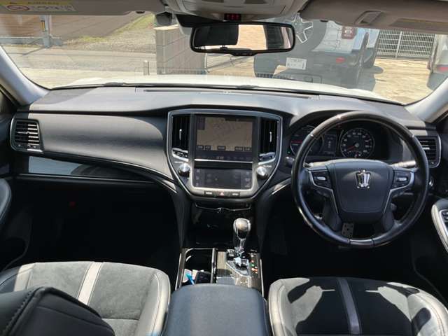 CROWN sedan hybrid 4WD