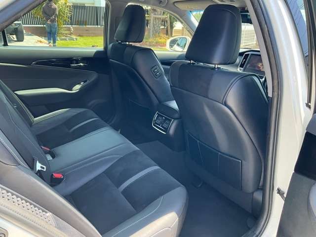 CROWN sedan hybrid 4WD