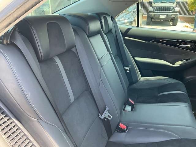 CROWN sedan hybrid 4WD