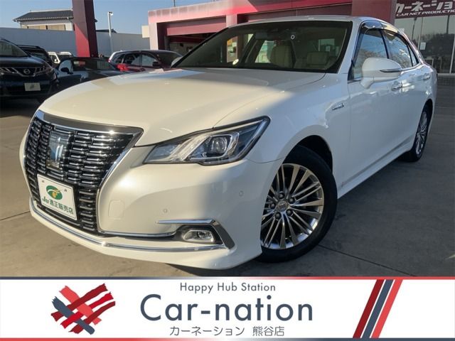 CROWN sedan hybrid