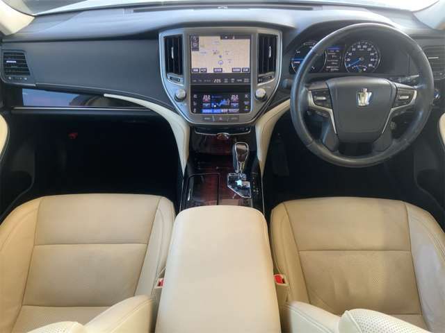 CROWN sedan hybrid