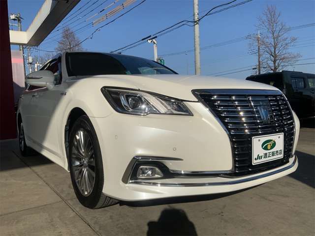 CROWN sedan hybrid
