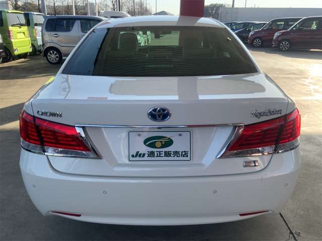 CROWN sedan hybrid