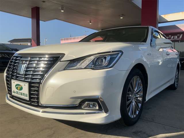 CROWN sedan hybrid