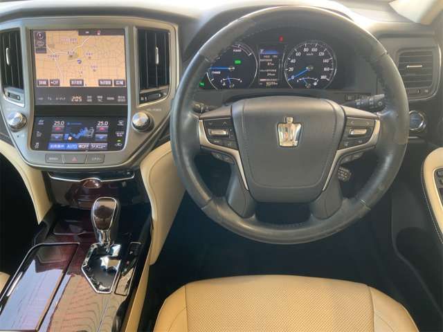CROWN sedan hybrid