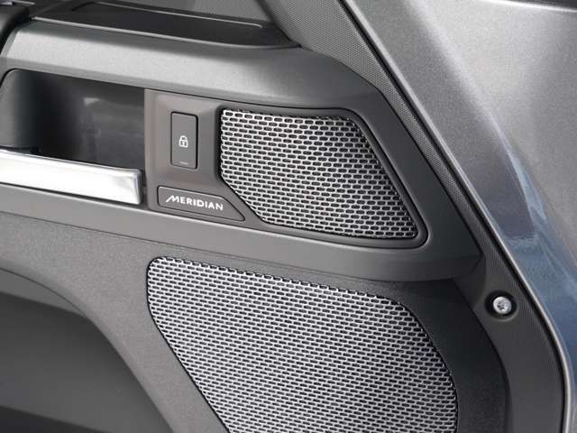 ROVER DEFENDER