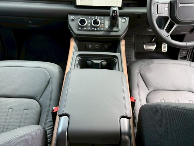 ROVER DEFENDER