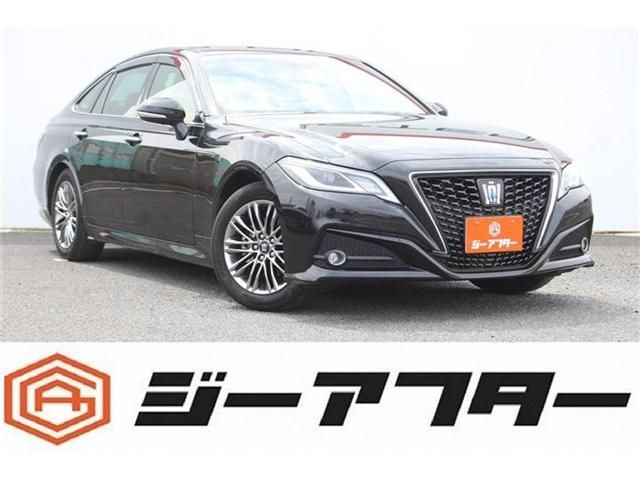 CROWN sedan hybrid