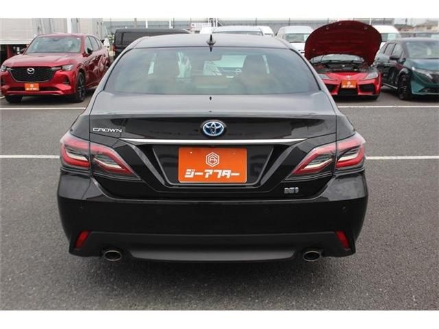 CROWN sedan hybrid