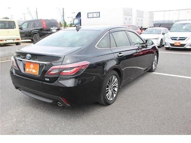 CROWN sedan hybrid