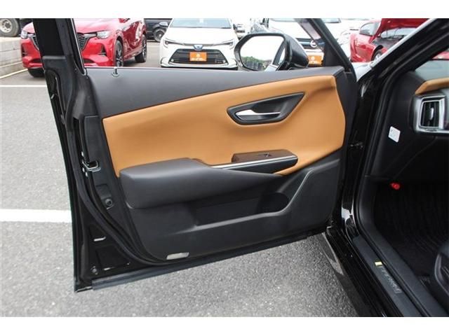 CROWN sedan hybrid