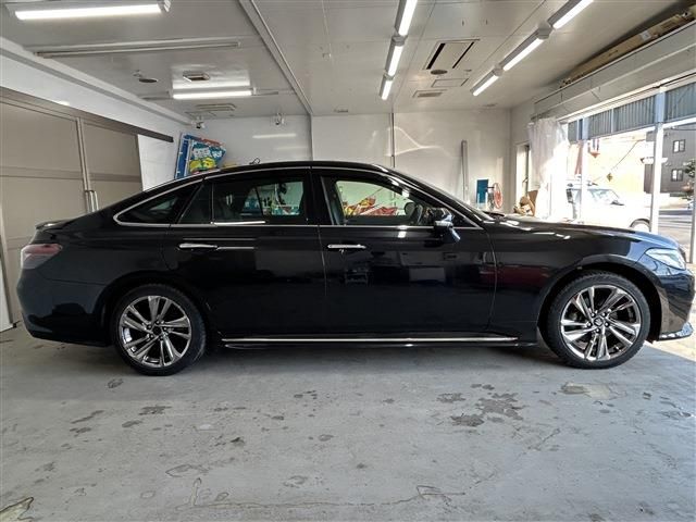 CROWN sedan hybrid 4WD