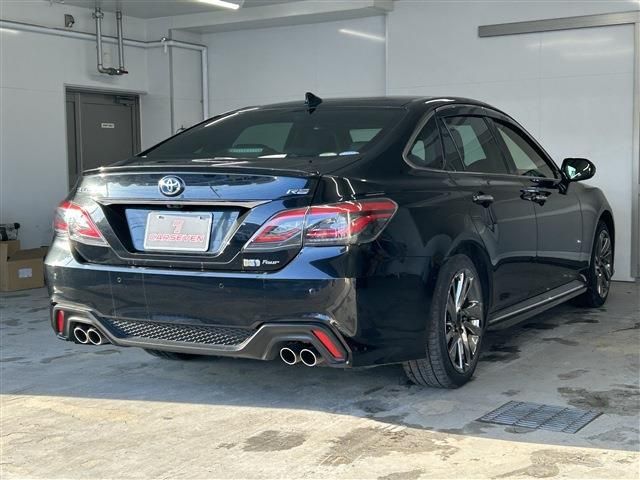 CROWN sedan hybrid 4WD