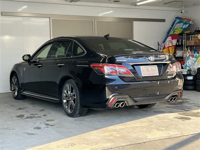 CROWN sedan hybrid 4WD