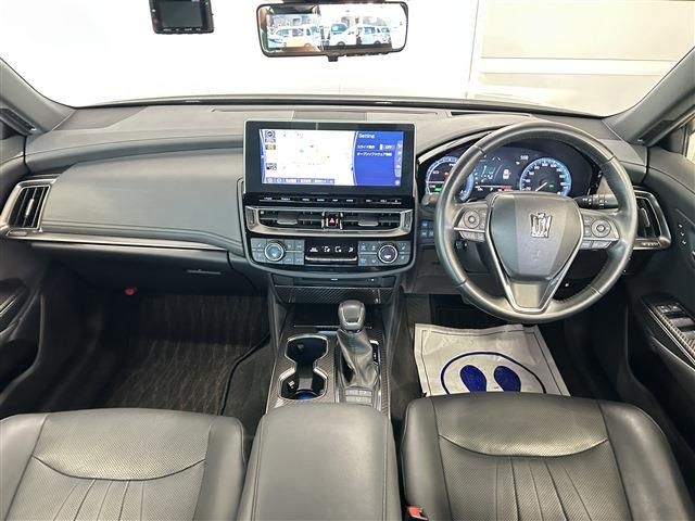 CROWN sedan hybrid 4WD