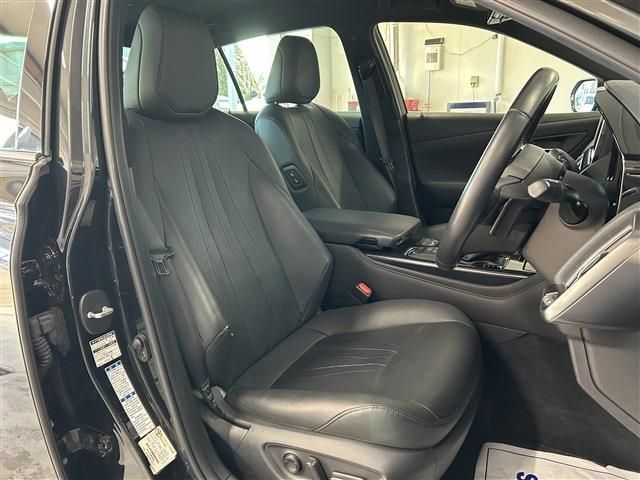 CROWN sedan hybrid 4WD