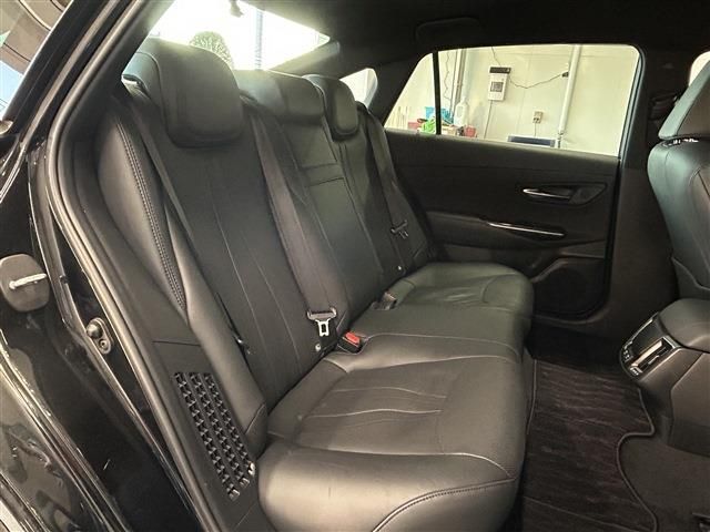 CROWN sedan hybrid 4WD
