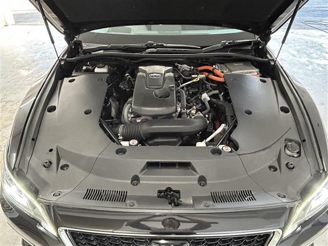 CROWN sedan hybrid 4WD