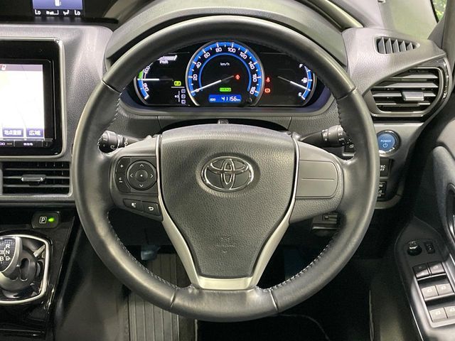 VOXY HYBRID
