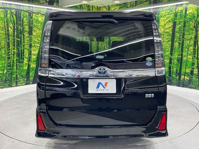VOXY HYBRID