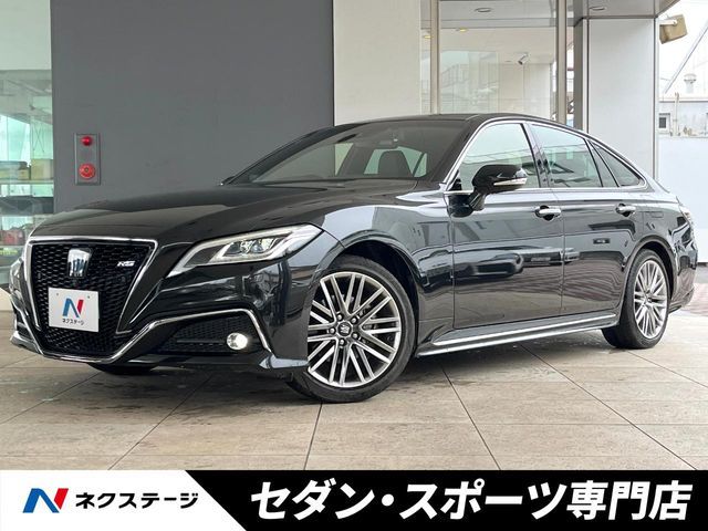 CROWN sedan hybrid
