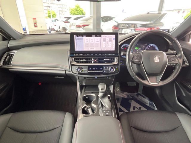 CROWN sedan hybrid