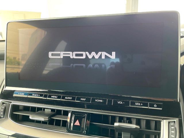 CROWN sedan hybrid