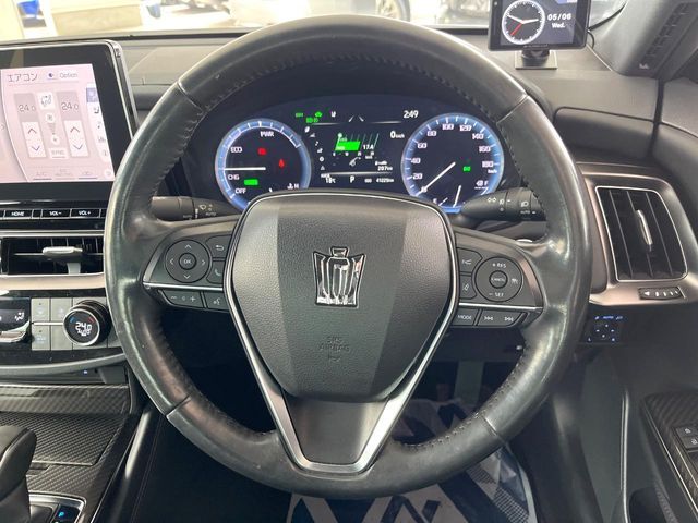 CROWN sedan hybrid