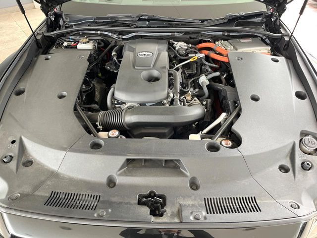 CROWN sedan hybrid