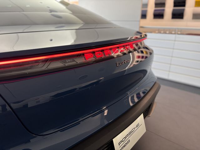 PORSCHE Taycan
