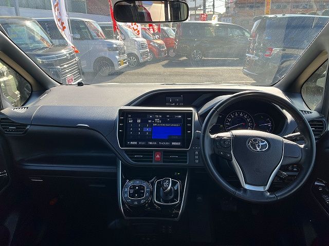 VOXY HYBRID
