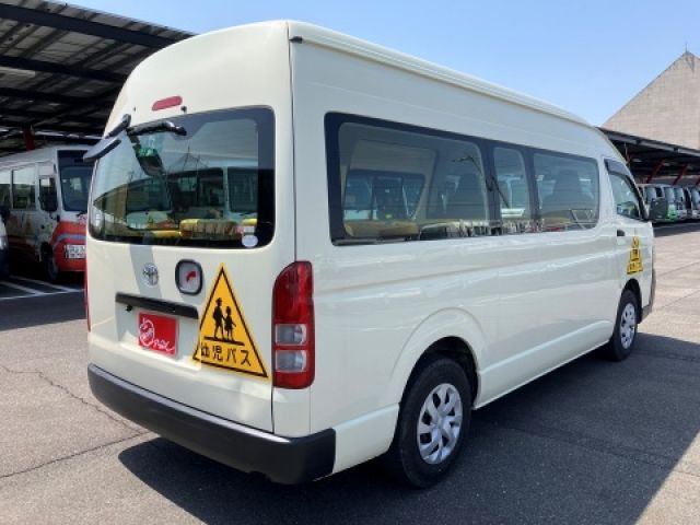 HIACE COMMUTER