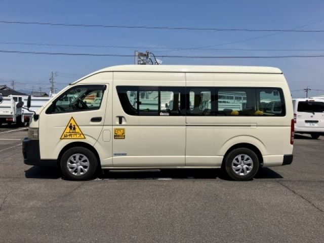 HIACE COMMUTER