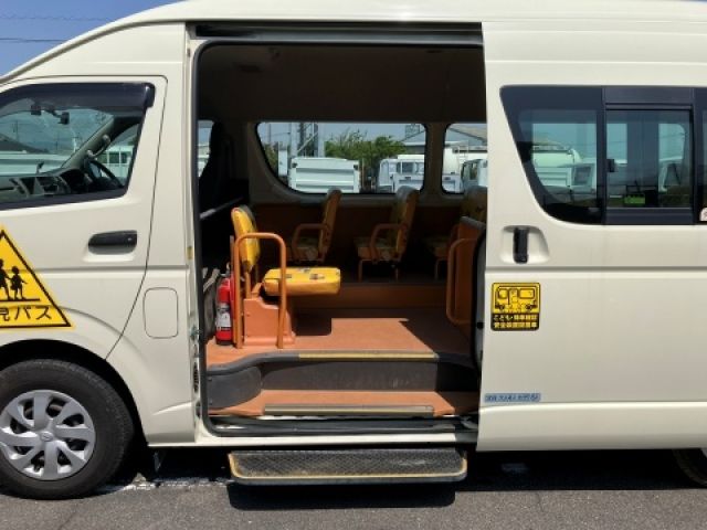 HIACE COMMUTER
