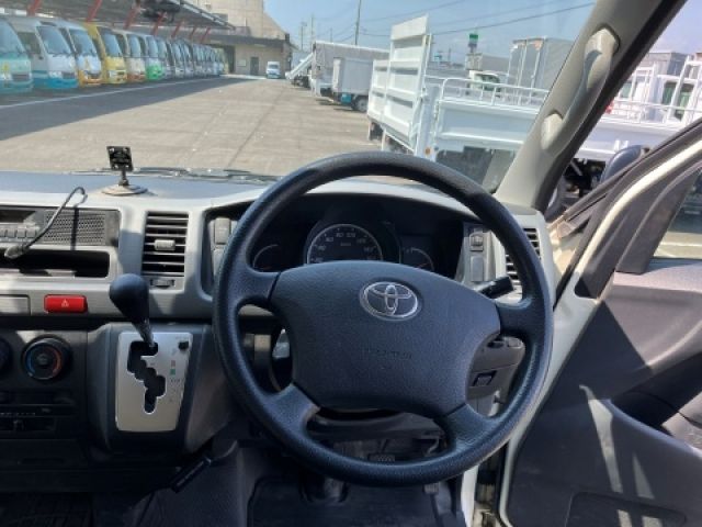 HIACE COMMUTER