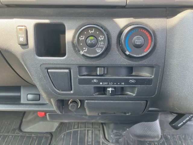 HIACE COMMUTER