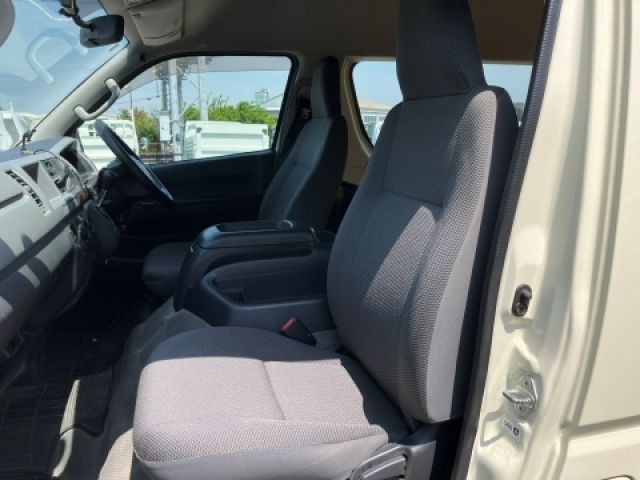 HIACE COMMUTER