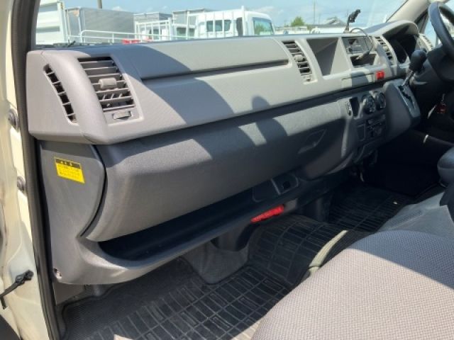 HIACE COMMUTER
